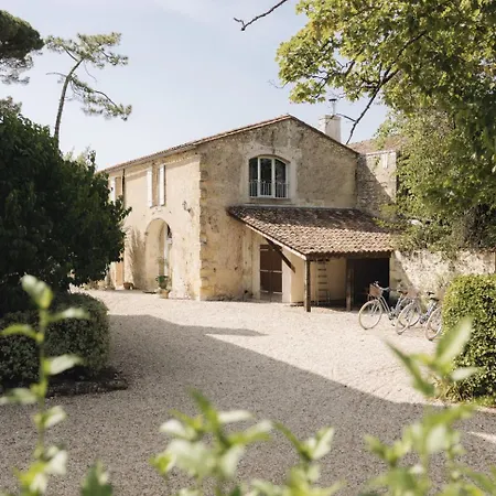 Le Château Réal Alojamento de Acomodação e Pequeno-almoço Saint-Seurin-de-Cadourne