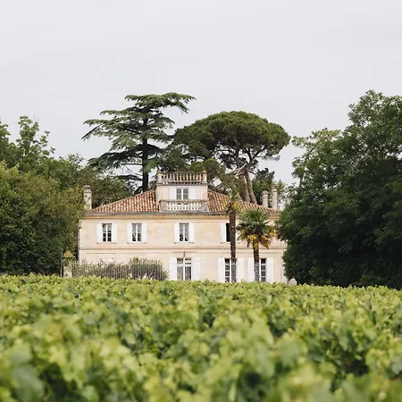 Alojamento de Acomodação e Pequeno-almoço Le Château Réal Saint-Seurin-de-Cadourne