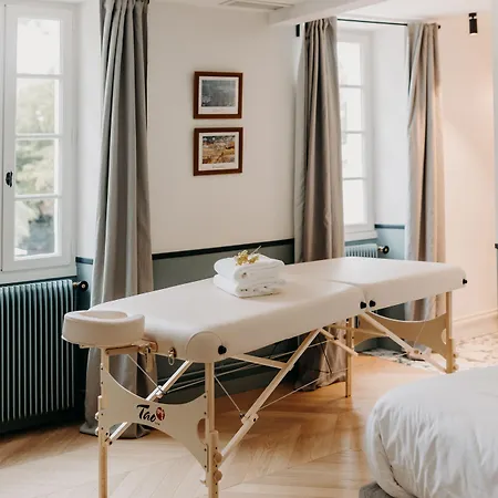 Alojamento de Acomodação e Pequeno-almoço Le Château Réal Saint-Seurin-de-Cadourne