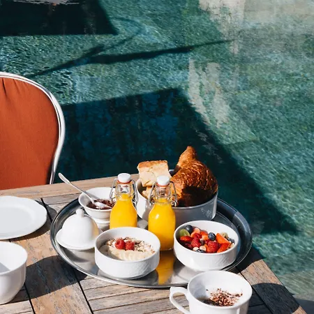 Alojamento de Acomodação e Pequeno-almoço Le Château Réal 4*