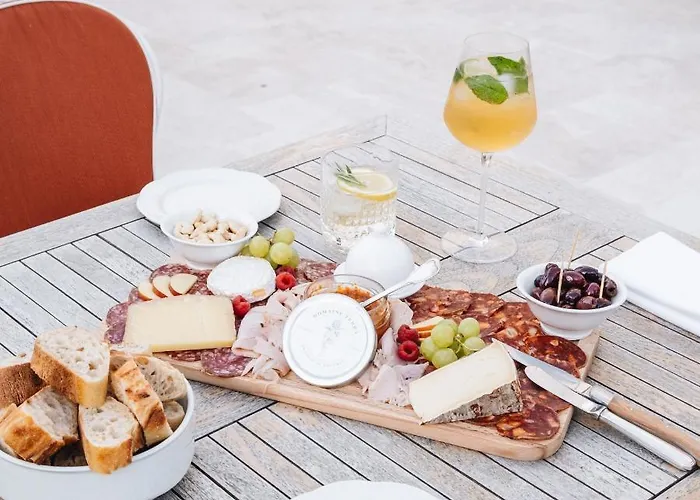 Le Chateau Real Oda ve Kahvaltı 4*