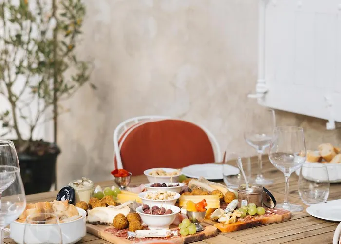 Le Chateau Real Bed & Breakfast